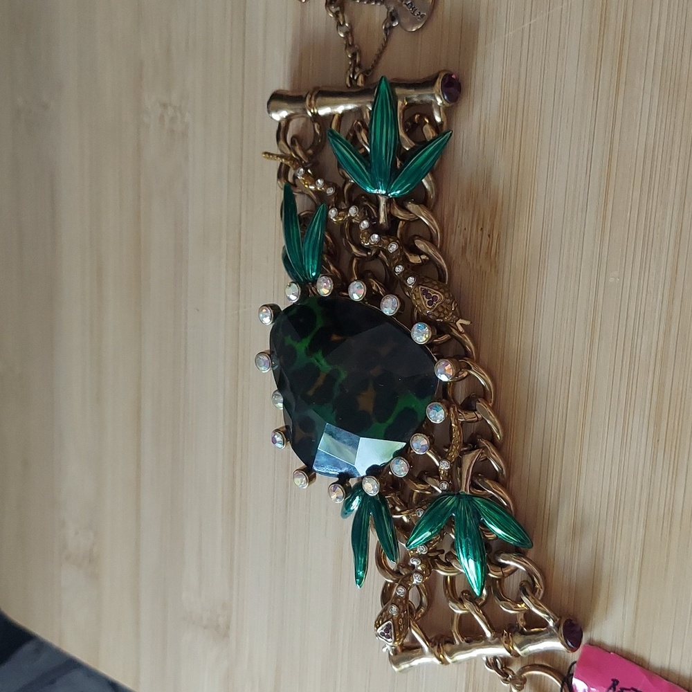 Betsey Johnson ASIAN JUNGLE HEART STATEMENT BRACELET